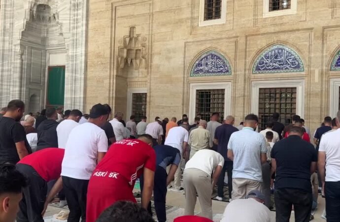 Kırkpınar Pehlivanları Cuma Namazında Buluştu