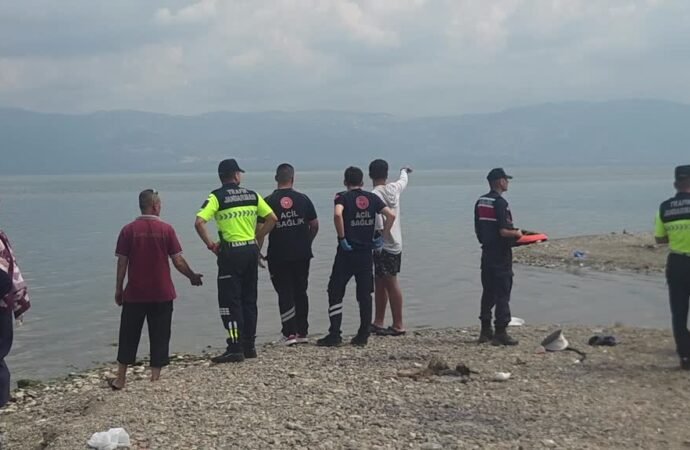 İznik Gölü’nde Kaybolan İki Kişi İçin Arama Başlatıldı