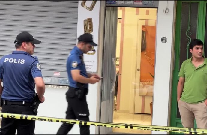 Maltepe’de Kuyumcu Soygunu: İki Maskeli Zanlı Kaçtı