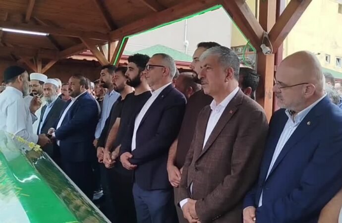 Kocaeli’de Tırla Çarpışan Araçta Baba ve Oğlu Hayatını Kaybetti