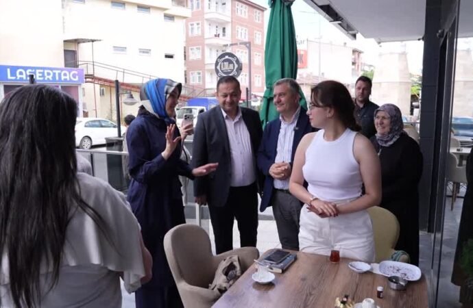Zeynep Yıldız, Çubuk’ta Esnaf ve Vatandaşlarla Bir Araya Geldi