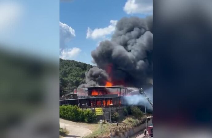 Maltepe’de Restoran Yangınına İtfaiye Müdahalesi