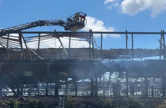Maltepe’deki Restoranda Yangın Kontrol Altına Alındı