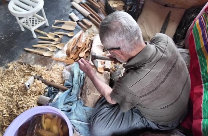 70 Yılın Ustası Kaşıkçılık Geleneğini Yaşatıyor