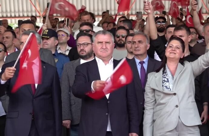 Kırkpınar’da Türk Bayrağı Gururla Dalgalandı