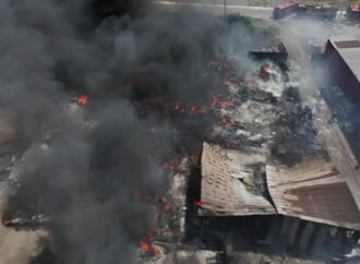 İzmir’de Geri Dönüşüm Tesisinde Yangın Çıktı