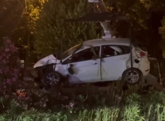 Bakırköy’de Park Halindeki Araçlara Çarpan Otomobilde Yaralı Var