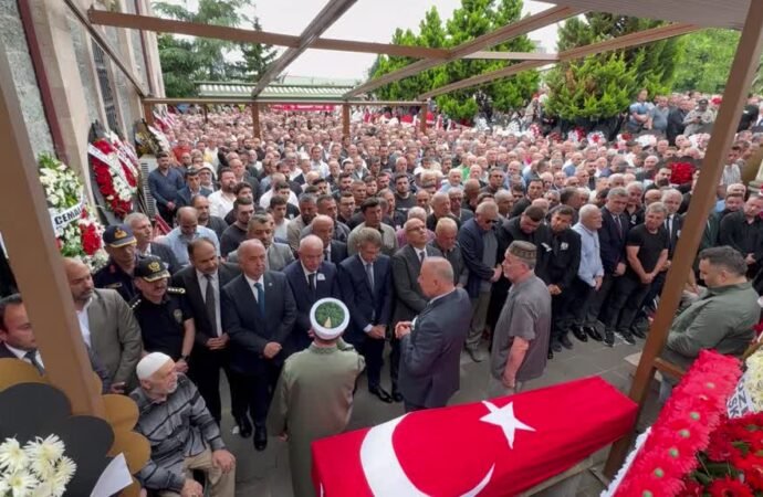 Eski Devlet Bakanı Burhan Kara Giresun’da Defnedildi