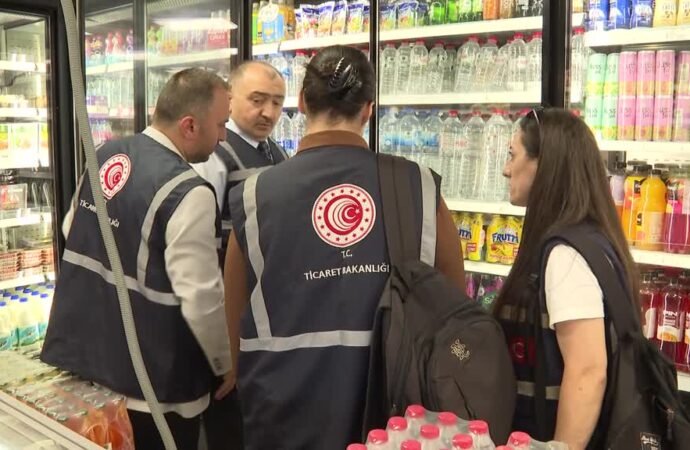 İSTANBUL – İstanbul Ticaret İl Müdürlüğü ekipleri ambalajlı su fiyatlarına yönelik denetim yaptı