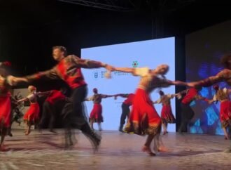 BURSA – Bursa’da “Uluslararası Altın Karagöz Halk Dansları Yarışması” başladı