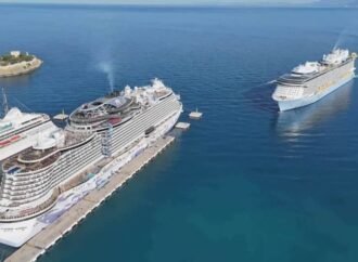 Kuşadası’na 9 Bin 300 Turist Geldi