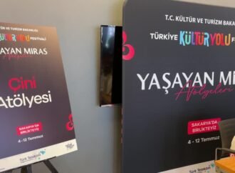 Çocuklar Çini Sanatını Öğreniyor