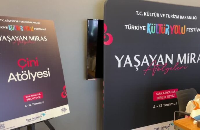 Çocuklar Çini Sanatını Öğreniyor