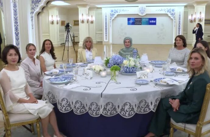 Emine Erdoğan, NATO Zirvesi Marjında Lider Eşleriyle Buluştu