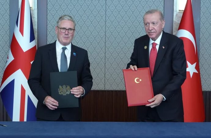 Erdoğan, İngiltere Başbakanı Starmer ile Görüştü