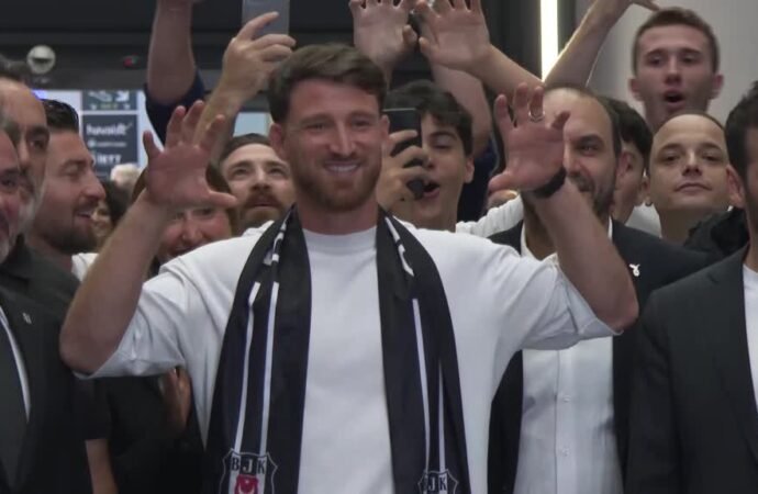 Salih Özcan, Beşiktaş’a Transfer İçin İstanbul’a Geldi