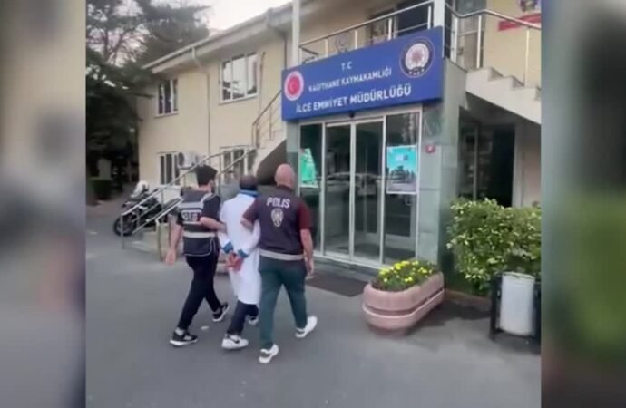Kağıthane’de Türk Bayrağını Yere Atan Şahıs Gözaltına Alındı