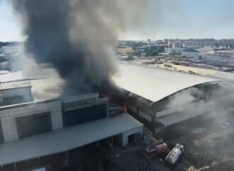 Yenimahalle’de Depo Yangınına Müdahale Ediliyor