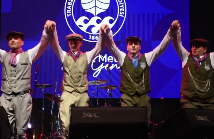 Trabzon’da Uluslararası Horon ve Müzik Festivali Devam Ediyor