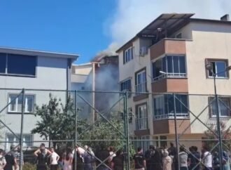 Bursa’da İki Katlı Binanın Çatısında Yangın Çıktı