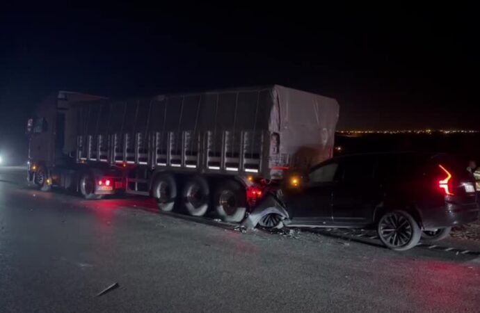Yozgat’ta Tırla Çarpışan SUV’de Üç Yaralı