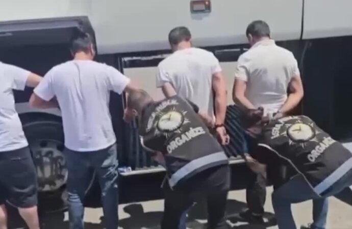 İstanbul’da Yolcu Otobüsünde 120 Tabanca Yakalandı