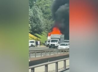 Beykoz’da Yangın: Kamyonet Kül Oldu