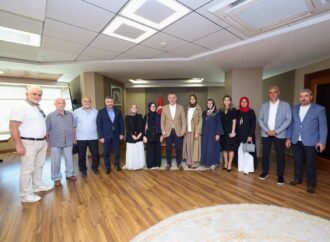 İzmit Kız Anadolu İmam Hatip Lisesi Şampiyonları Ağırladı