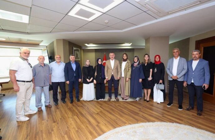 İzmit Kız Anadolu İmam Hatip Lisesi Şampiyonları Ağırladı