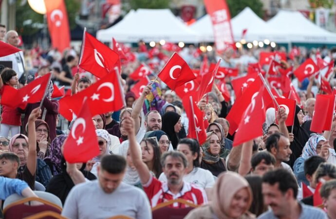 Kocaeli’de Demokrasi ve Millî Birlik Yürüyüşü Coşkuyla Gerçekleşti