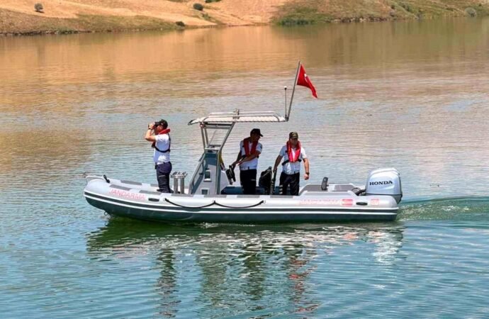 Muş’ta Jandarma Barajda Güvenlik Kontrolleri Gerçekleştirdi