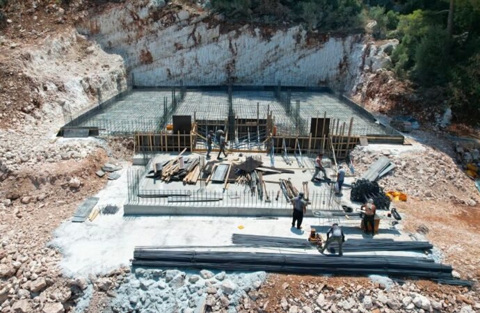 Finike İçme Suyu Deposu İnşaatı Devam Ediyor