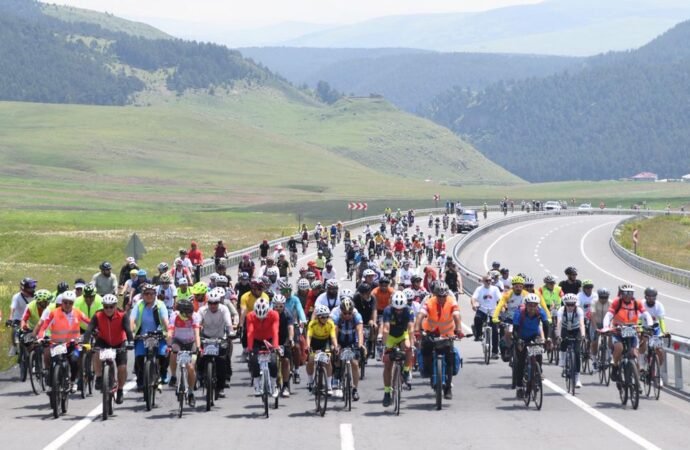 Ardahan’da Bisiklet Festivali Coşkuyla Başladı