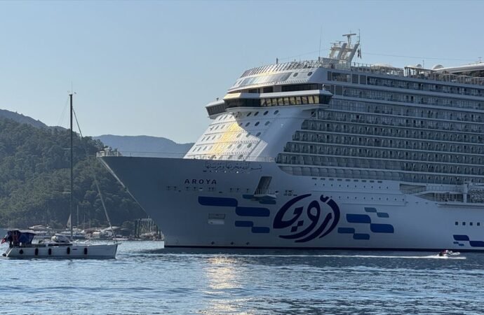 Marmaris’e Gelen Aroya Gemisi 3210 Turist Taşıdı