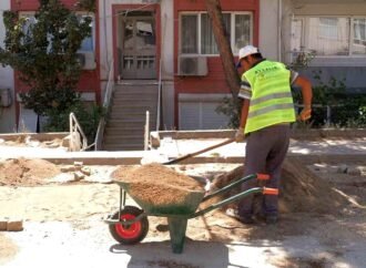 Ayvalık’ta Yol Yenileme Çalışmaları Devam Ediyor