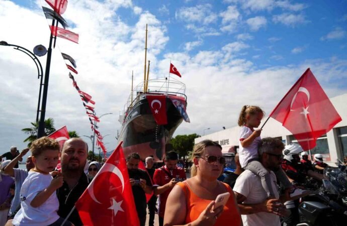 Bandırma Vapuru Yeni Yerine Taşındı