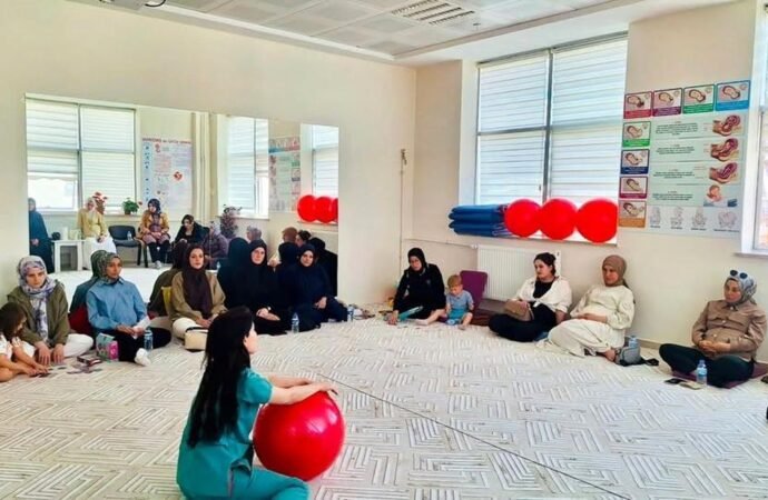 Bayburt’ta Gebe Okulunda Doğuma Hazırlık Semineri