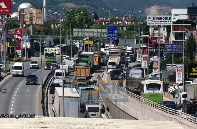 Başiskele’de Trafik Kazası: D-130’da Aksama Yaşanıyor