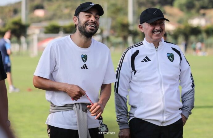 Başkan Büyükakın’dan Kocaelispor’a moral