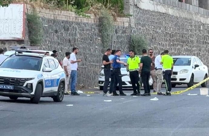 Diyarbakır’da Esnafın Silahlı Saldırısı: Müşteri Yaralandı