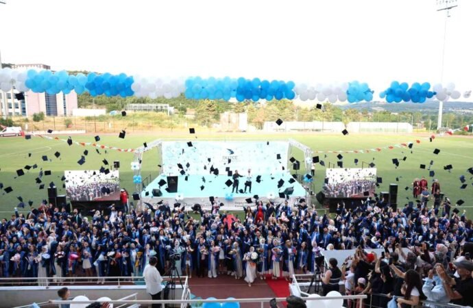 Düzce Üniversitesi Mezuniyet Töreni Coşkuyla Gerçekleşti