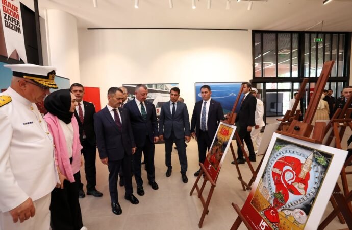 15 Temmuz Sergisi’nde Anı Defteri İmza Töreni
