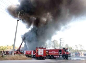 Kocaeli’de Yangın: Boya Fabrikası Alevler İçinde