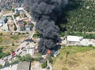 Körfez’de Fabrika Yangını İtfaiye Ekipleri Müdahale Ediyor
