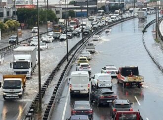 Gebze’de Sağanak Yağış Hayatı Olumsuz Etkiledi