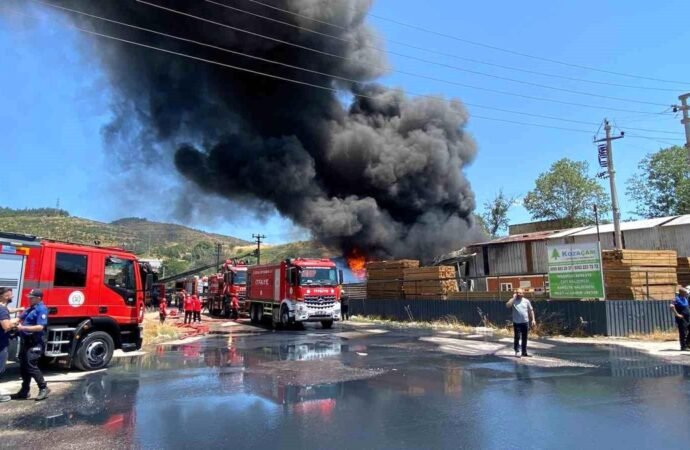 Kocaeli’deki Yangında Bir İşçi Hayatını Kaybetti