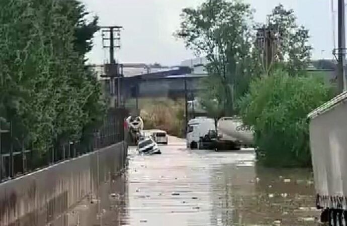 Kocaeli’de Şiddetli Yağışlar Hayatı Olumsuz Etkiliyor