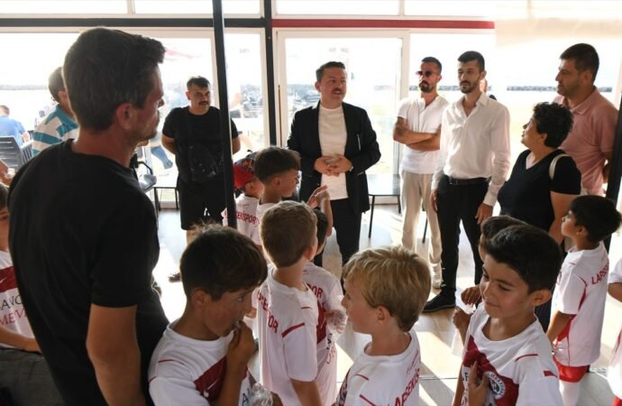 Lapseki’de Yaz Spor Okulu Faaliyetleri Başladı