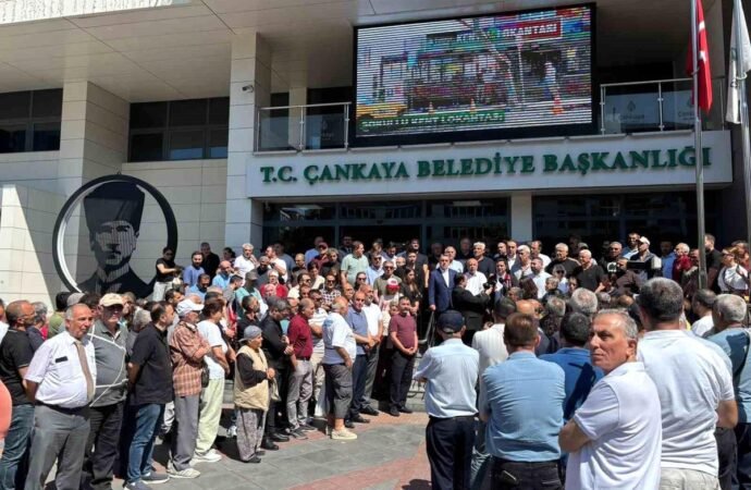 Çankaya Belediyesinde Rüşvet Operasyonu Sonrası Kalabalık
