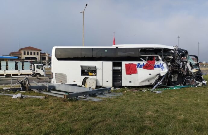 Bolu Otoyolu’nda Otobüs Kazası: 1 Ölü, 11 Taburcu